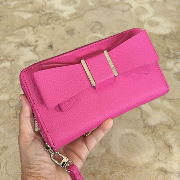 Betsey Johnson Fuchsia Big Bow Large Zip Around Wallet Wristlet - Picture 3 of 13